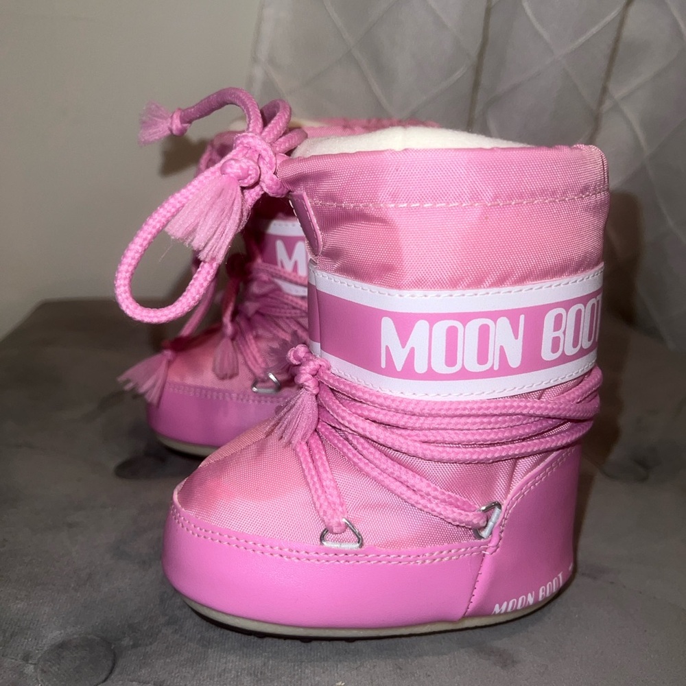 BABY PINK MOON BOOTS